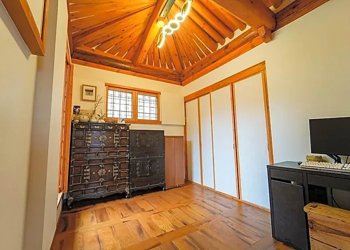 Arumdaun Hanok Yuju Hotel