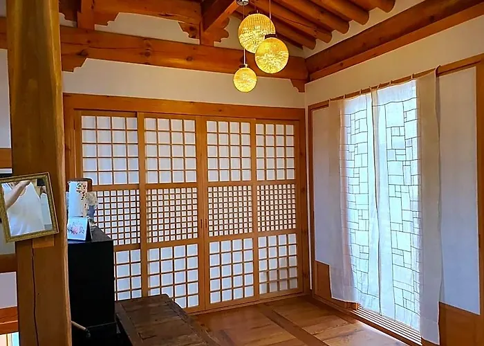 Arumdaun Hanok Yuju Hotel